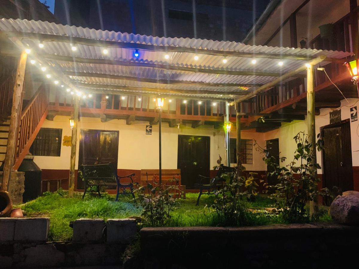 Hostel Rivendell クスコ エクステリア 写真